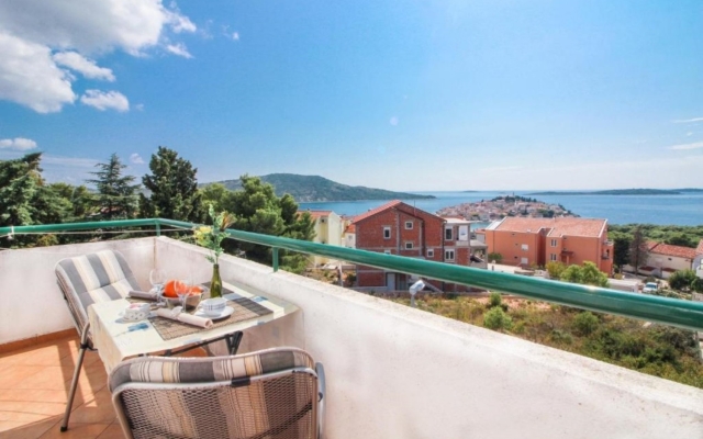 Apartment Šara - free parking A2 Primosten, Riviera Sibenik