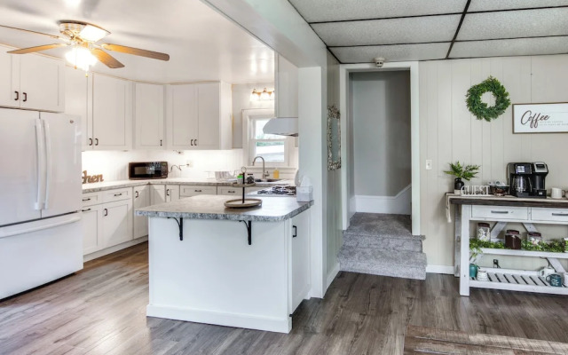 Family-friendly Altoona Abode w/ Spacious Patio!