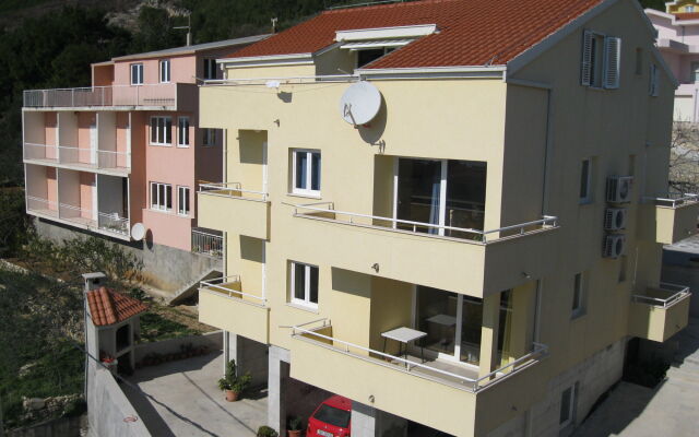 Apartments Zelic Tucepi