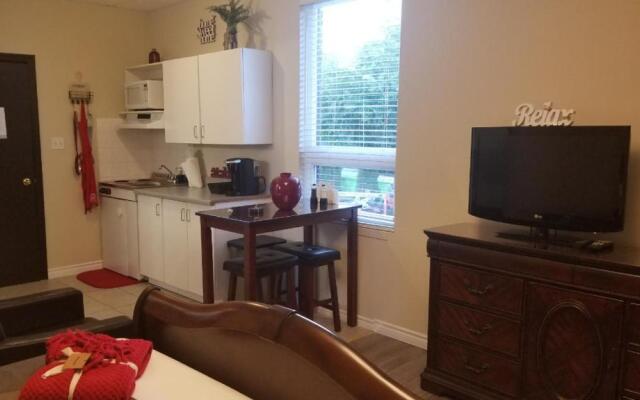 Studio Cozy #12 by Amazing Property Rentals