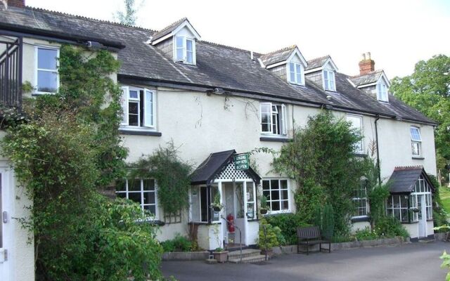 Lodgehill Hotel