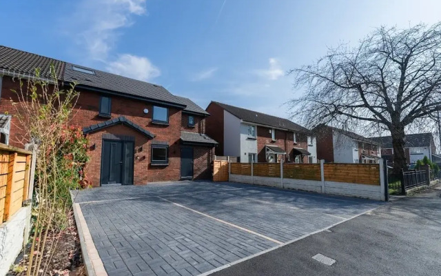 Luxury 8 Bed Home Manchester