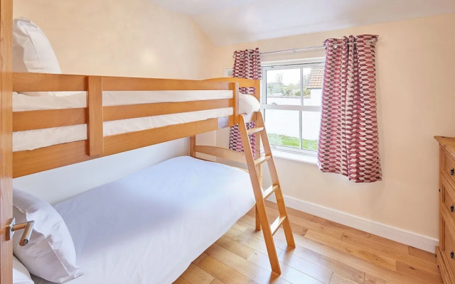 Host Stay Holmedene