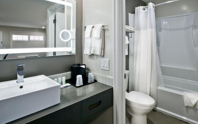 Bay Area Inn & Suites