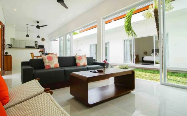 Villa Akmali Seminyak Drupadi 2 Bedrooms w/Pool 5mins to Beach