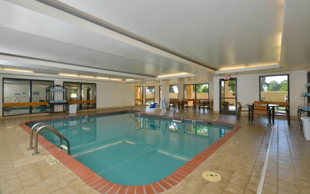 Courtyard By Marriott Bentonville