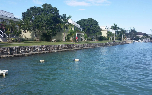Seawind On the Bay - Apartments