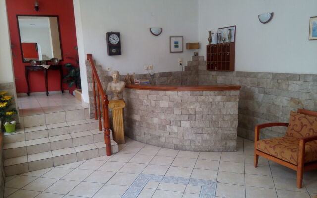 Hera Hotel