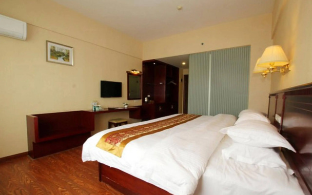 GreenTree Inn Guilin Lingui JinShan Square JinShui Road Express Hotel