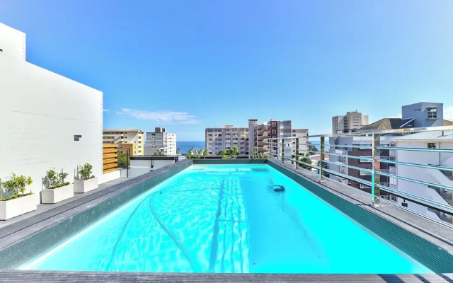 Secure Studio, Sea Point Gem Near Promenade!