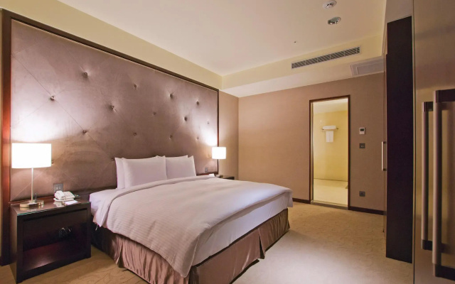 CHECK Inn Taichung LaiLai
