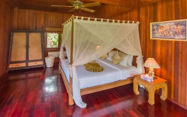 5BR Beachfront Villa Bangrak
