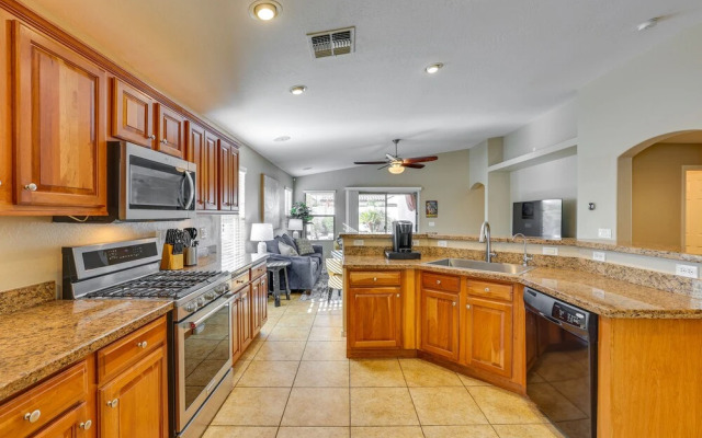 Sunny Surprise Home: Heated Outdoor Pool, Hot Tub!