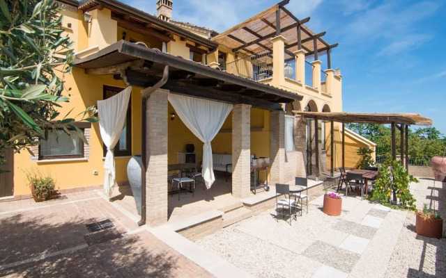 Serene Apartment in Ascoli Piceno with Hot Tub