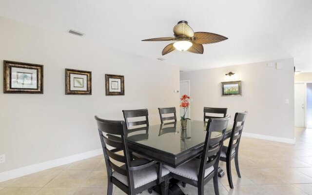 Centrally Located Pet-friendly Home With spa and Pool