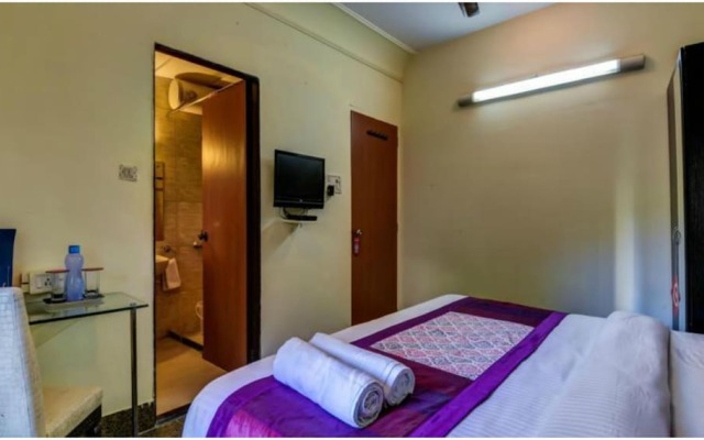 OYO 2080 Apartment near Juhu Beach