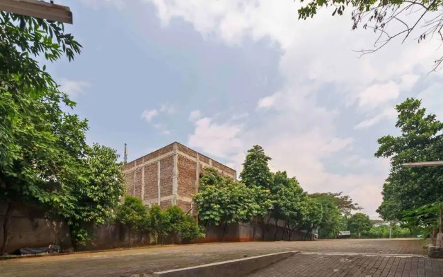 RedDoorz Syariah near Ragunan Zoo 3