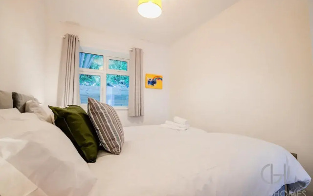 Host Stay Croydon Road Abode