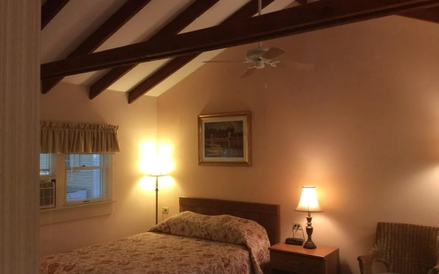 Midway Motel and Cottages