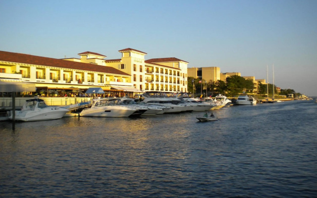 Delamar Greenwich Harbor