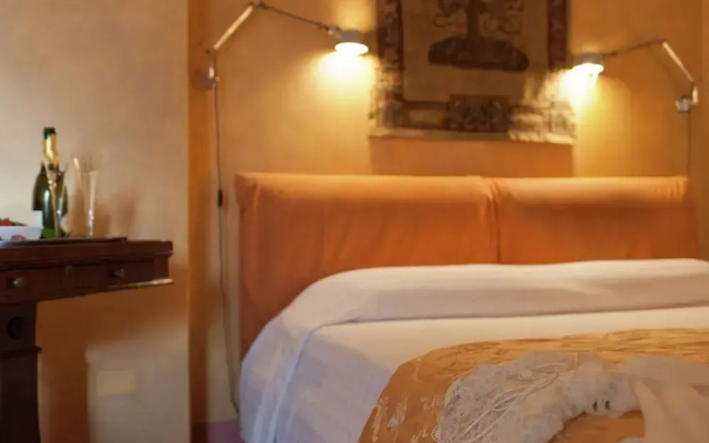 Villa in Cortona With Pool & Hill Views