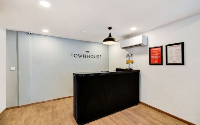 OYO Townhouse 146 Vijay Talkies