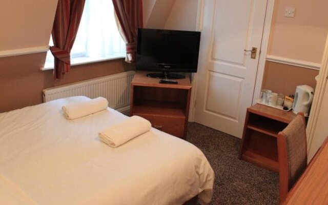 Pines Hotel Luton Airport