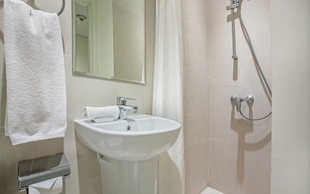 Family Home Nearby Burjkhalifa With lux Furnishing