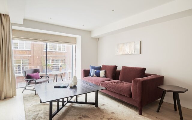 Lovely Mayfair Suites by Sonder