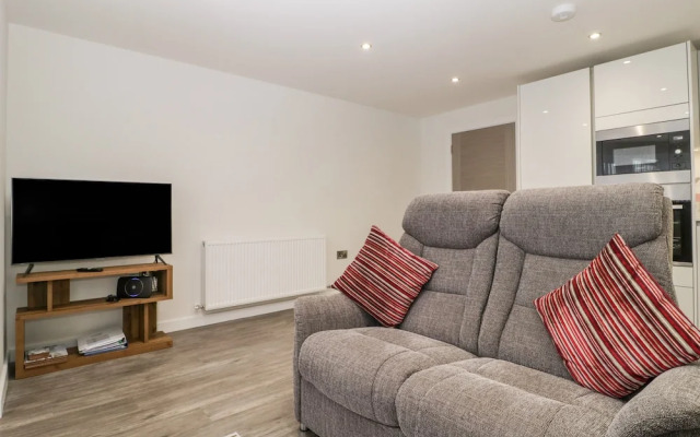 Flat 2, 38 Preston Road