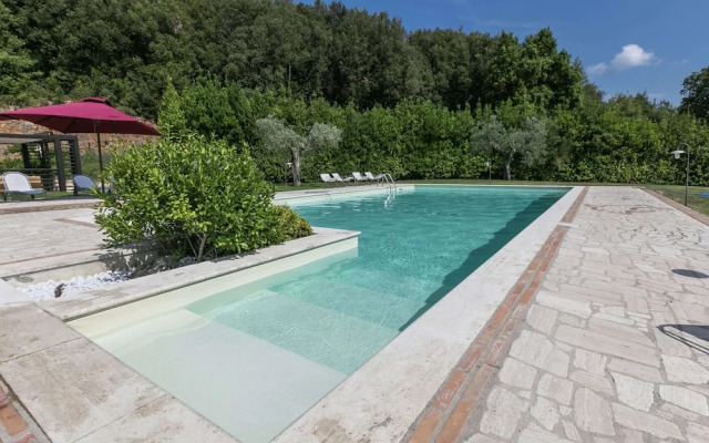 Luxury, Modern Apartment With Pool and Stunning Views