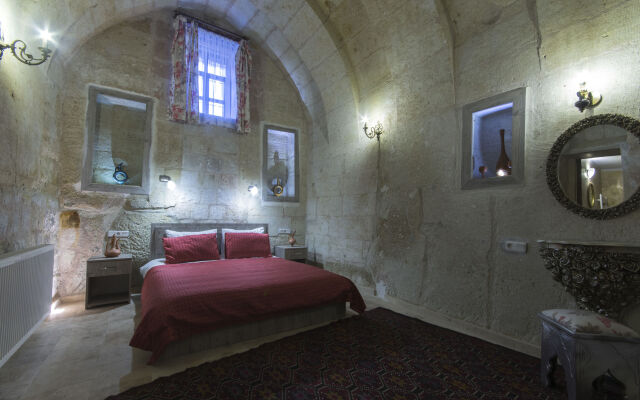 Bedrock Cave Hotel - Adults Only