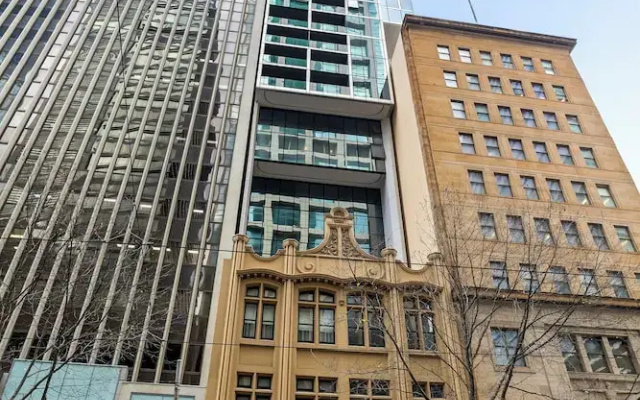 Luxuria Apartments - Collins House