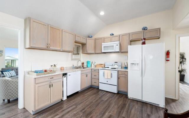 Wine Down on the Bay