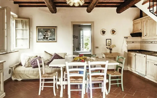 Borgo Collelungo, Apartments in Montaione