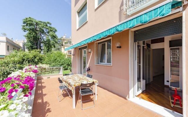 JOIVY Stylish Flat W/Terrace