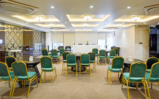 Palette Magarpatta City formerly Emerald Guestimony