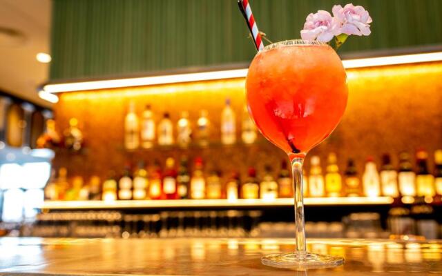 Holiday Inn London Heathrow - Bath Road by IHG