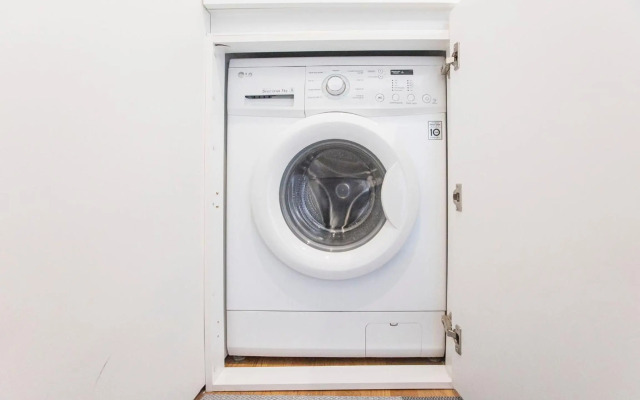 Modern 2BR Duplex Downtown by Art District by LovelyStay