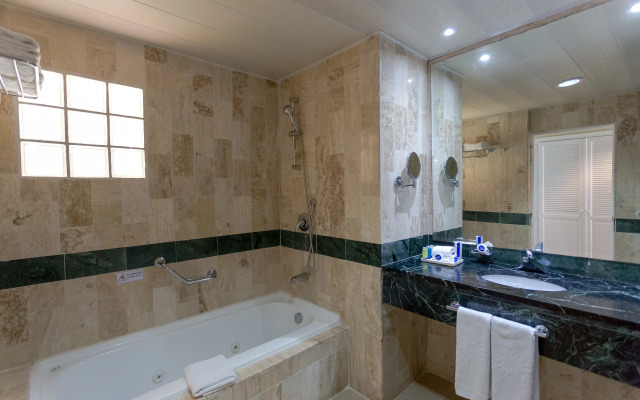 Eurostars Grand Cayacoa