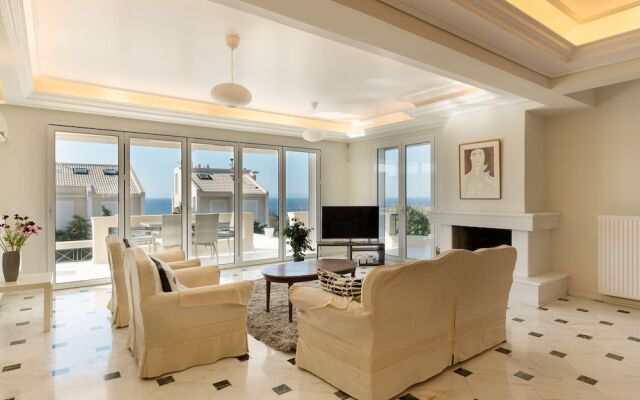 Spacious Villa in Saronida With Swimming Pool