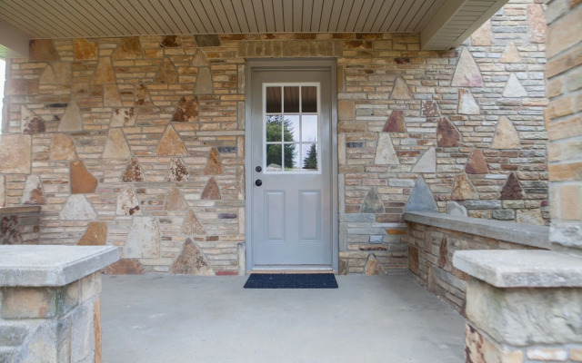 Log Cabin Lodge & Suites