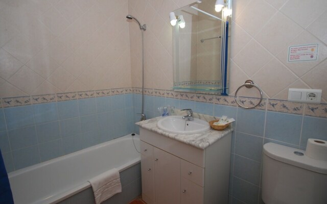 Cozy Apartment in Viñuela With Pool