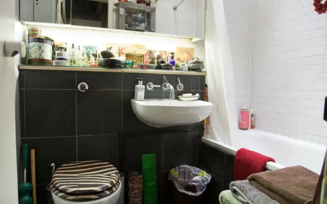 Boutique Bijoux Garden Flat in Vibrant Oval