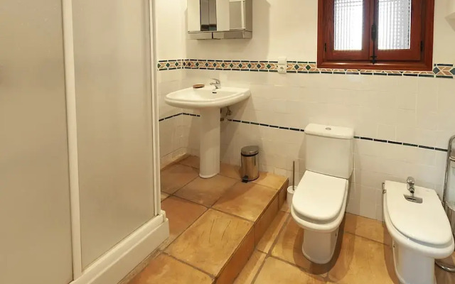 Casabra in Ador With 5 Bedrooms and 3 Bathrooms