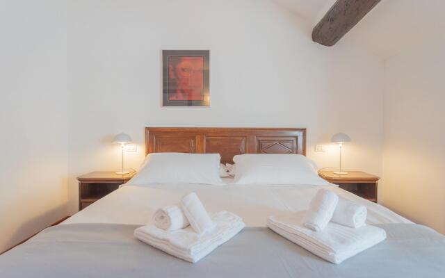 La Mansarda in Como With 3 Bedrooms and 2 Bathrooms