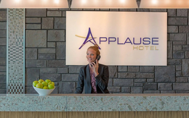 Applause Hotel by CLIQUE