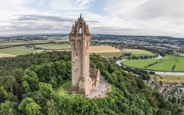 1 Bed House - Central, Free Parking, Wifi