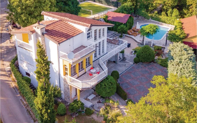 Three-Bedroom Holiday Home in Imotski