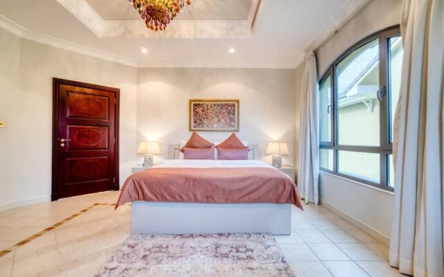 Private 5 Bedrooms Villa With Pool